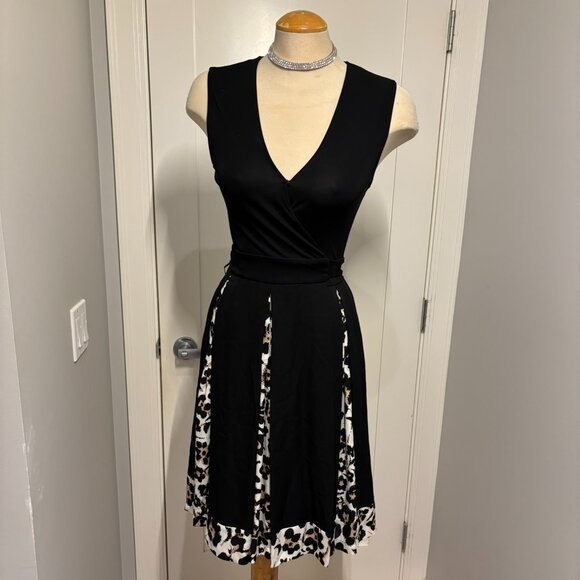 DIANE VON FURSTENBERG Malba Printed Trim Silk Wrap Dress Size 4 - Picture 2 of 12